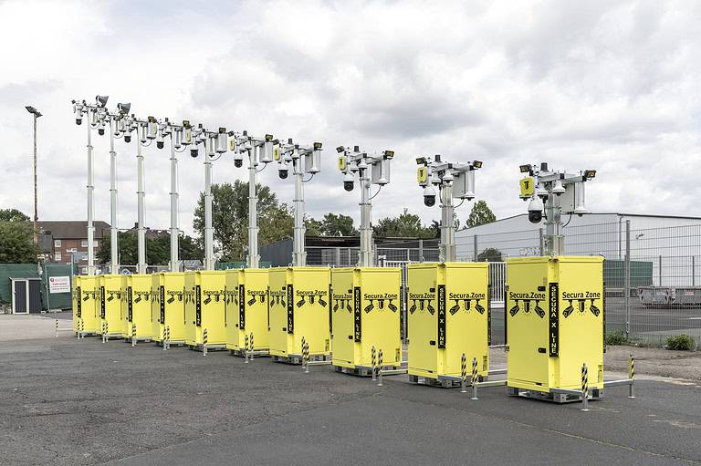 ecura-X-Line-80x80-600-2022-weit-Reihe-Maste aufsteigend-Frontansicht